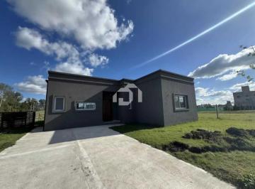 Casa · 120m² · 4 Ambientes · 1 Cochera · Casa en Venta en Santa Elisa, Pilar del Este, Pilar