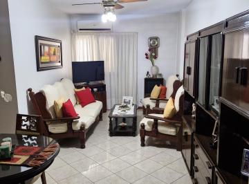 Departamento de 4 ambientes, Hurlingham · Departamento 4 Amb. con Cocina y Lavadero Apto Credito; Acepta Permuta