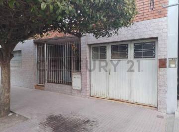 Casa · 148m² · 4 Ambientes · 146 Entre 57 y 58. Casa en Venta en Los Hornos