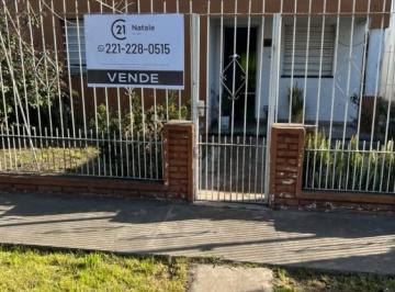 Casa · 67m² · 2 Ambientes · Casa en Venta 153 67 y 68. Dos Dorm.