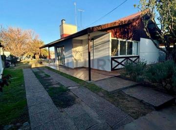 Casa · 142m² · 5 Ambientes · Chacras de Coria. a m de Pueyrredon y Viamonte