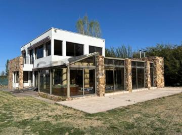 Casa · 320m² · 4 Ambientes · Casa en Venta