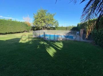 Casa · 245m² · 7 Ambientes · Barrio Privado Pinar del Sol
