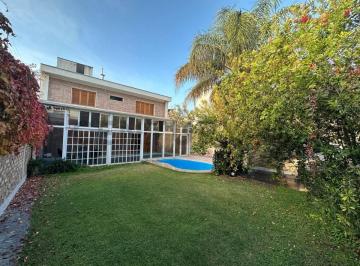 Casa · 350m² · 8 Ambientes · C21 Inmoandes Alquila Chalet de Alta Categoría en El Centro de La 5ta Seccion, Zona Residencial