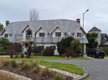 Casa · 270m² · 5 Ambientes · Casa en Venta en Country La Deseada, Ezeiza