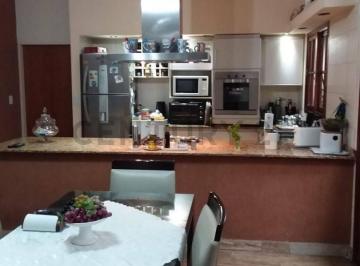 Casa · 270m² · 6 Ambientes · Casa en Venta en Boedo: Espacio, Comodidad y Estilo