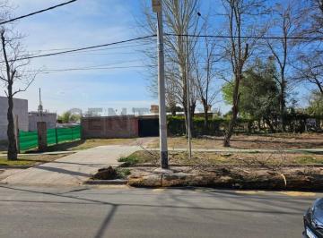 Terreno · 147m² · 3 Ambientes · 2 Cocheras · Lote en Venta