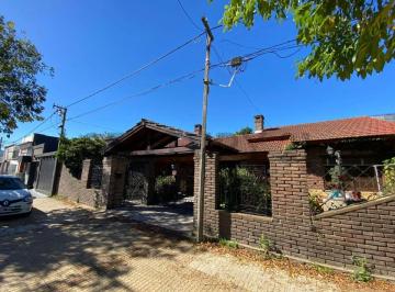 Casa · 305m² · 7 Ambientes · 1 Cochera · Casa en Venta