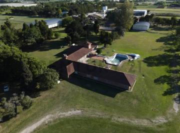 Casa · 1000m² · 10 Ambientes · Casa en Venta en Arana Sobre Lote de 16 Hectáreas