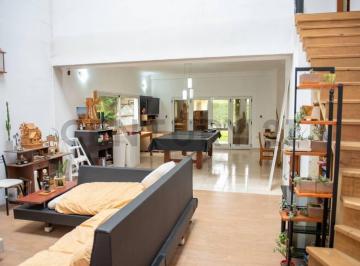 Casa · 260m² · 6 Ambientes · Venta - Casa de 3 Dorm. en Villa del Plata