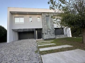 Casa · 285m² · 5 Ambientes · Casa en Venta