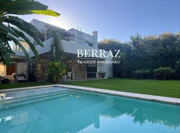 Casa · 222m² · 5 Ambientes · 1 Cochera · Casa Venta 3 Dorm. Saint Matthews Lote de 814 m² Pilar