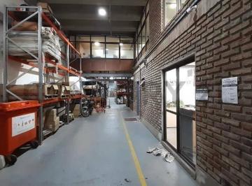 Bodega-Galpón · 575m² · 6 Ambientes · Venta Galpón con Local Al Frente