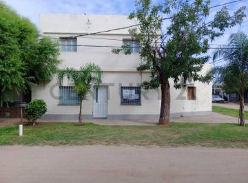 Casa · 200m² · 5 Ambientes · Casa de 4 Dorm. en Barrio Transporte, Santa Fe..