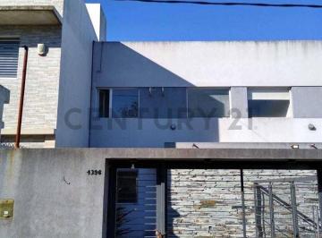 Departamento · 60m² · 3 Ambientes · 1 Cochera · Venta de Departamento 4 Ambientes 2 Dorm. en City Bell