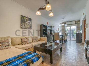 Casa · 220m² · 5 Ambientes · Casa en Venta con Tres Dorm. en La Plata