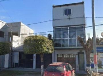 Casa · 152m² · 4 Ambientes · 1 Cochera · Venta en Conjunto Casa + Local + Departamento en Los Hornos