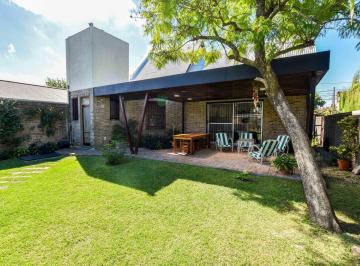 Casa · 190m² · 5 Ambientes · 2 Cocheras · Venta - Casa de Cuatro Dorm. con Pileta y Quincho - Fisherton