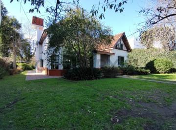 Casa · 183m² · 5 Ambientes · 2 Cocheras · Casas en Venta en City Bell, 4 Dorm.