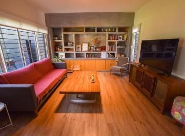Casa · 190m² · 5 Ambientes · 2 Cocheras · Venta - Casa de Tres Dorm. con Jardín y Parrilla - Fisherton