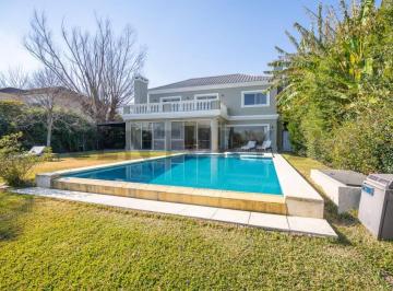 Casa · 220m² · 6 Ambientes · Casa de 3 Dorm. en Venta a La Laguna Barrio Altamira
