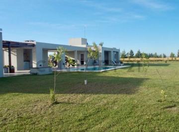Casa · 200m² · 4 Ambientes · Casa en Venta