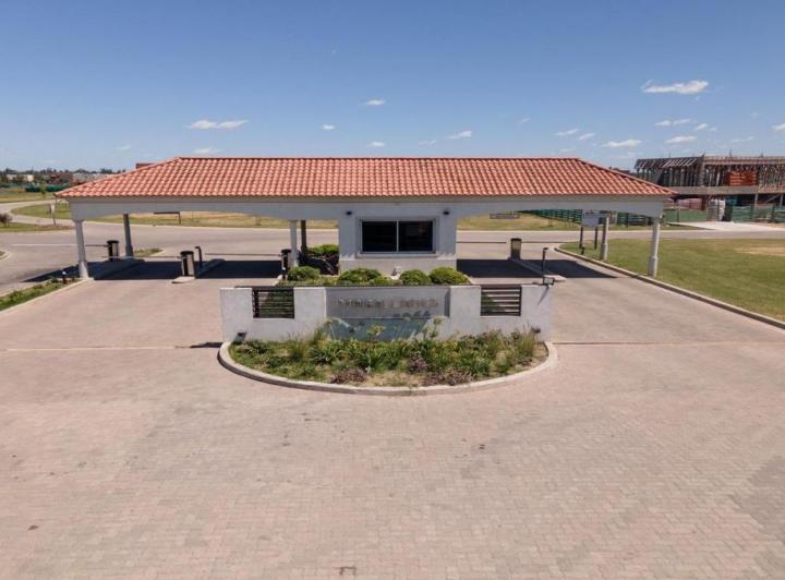 Terreno · 728m²