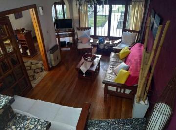 Casa · 180m² · 6 Ambientes · Gran Chalet de 6 Ambientes con Local Sobre Av Libertad