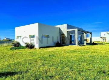 Casa · 140m² · 8 Ambientes · Casa /ph de 3 Ambientes Estilo Moderno Frente Al Mar ID 298