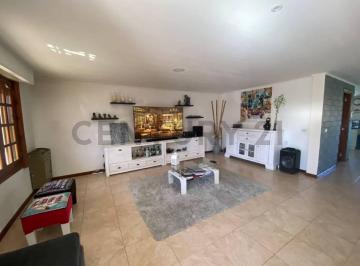 Casa · 212m² · 5 Ambientes · 1 Cochera · En Venta Casa 5 Ambientes Barrio Caisamar