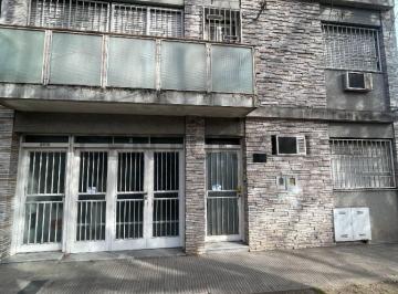 Casa · 200m² · 12 Ambientes · En Venta! 5 Dorm. y 3 Baños