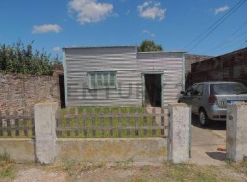 Casa · 364m² · 5 Ambientes · 1 Cochera · Terreno con Tres Viviendas a Reciclar en Berisso