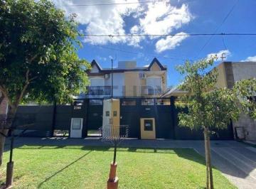 Casa · 80m² · 5 Ambientes · Casa PH en Venta de 3 Dorm. Villa Elvira, La Plata