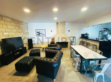 Casa · 160m² · 4 Ambientes · Venta de Casa 3 Dorm. en Parque Sicardi, La Plata
