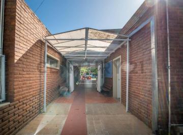 Oficina comercial · 939m² · Importante Propiedad Comercial Para Varios Fines Educacion.