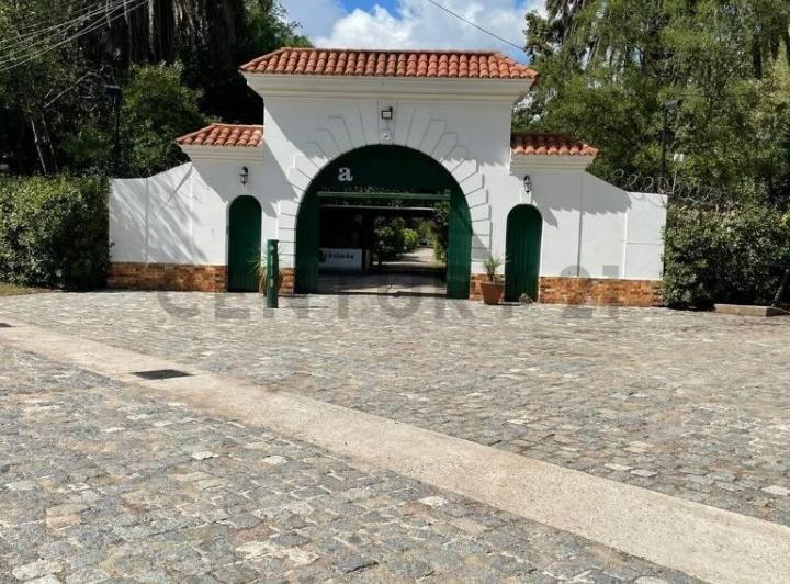 Terreno · 700m²