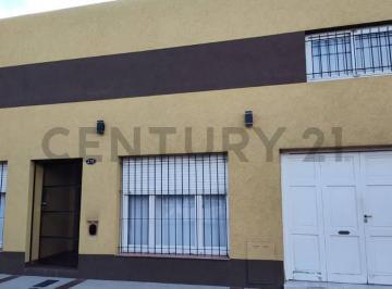 Casa · 209m² · 5 Ambientes · Vendemos Casa en Tres Arroyos con Amplios Espacios y Excelente Distribucion