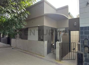 Casa · 56m² · 2 Ambientes · Vendemos PH Reciclado con Entrada Independiente en La Plata