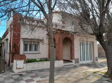 Casa · 95m² · 4 Ambientes · Vendemos Casa en Claromeco a 150 m. del Mar Sobre Lote de 10x40 con Gas de Red