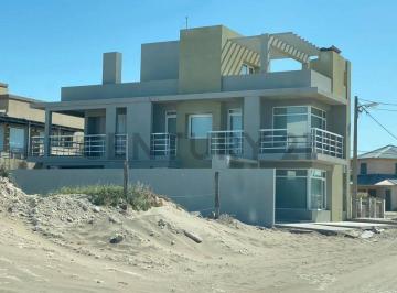 Casa · 225m² · 6 Ambientes · Vendemos Imponente Casa con Vista Al Mar de Claromecó
