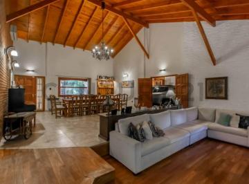 Casa · 308m² · 7 Ambientes · Venta de Casa en Villa Elisa