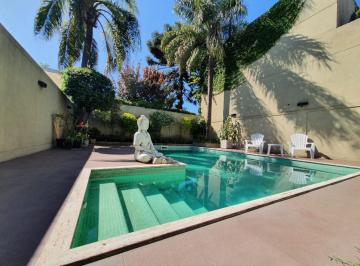 Casa de 6 ambientes, Villa Devoto · Hermosa Casa en Venta con Detalles Unicos!