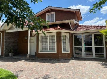 Casa · 199m² · 4 Ambientes · 2 Cocheras · Venta Casa 4 Ambientes en Barrio Haras Maria Eugenia