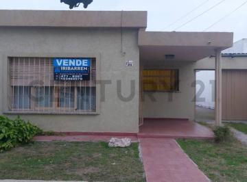 Casa · 117m² · 5 Ambientes · Gran Oportunidad! Casa + Patio con Cochera Para 10 Autos