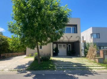Casa · 190m² · 4 Ambientes · 2 Cocheras · Alquiler Casa Amoblada 4 Amb Vila Marina 1