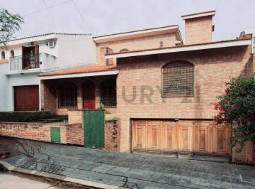 Casa · 305m² · 4 Ambientes · Oportunidad! Casa en Venta B° Urca, 4 Amb, 4dor, 4 Baños