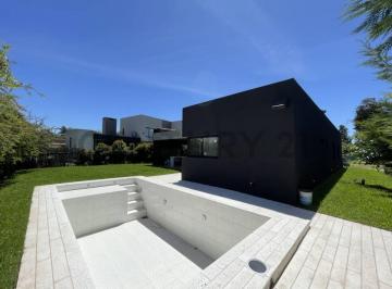Casa · 180m² · 5 Ambientes · Venta Casa en Barrio Cerrado Alvear de Benavidez Cerca de Villanueva 4 Dorm.