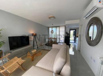 Casa · 127m² · 4 Ambientes · 1 Cochera · Casa - Triplex 3 Dorm. en Sunny, Tigre