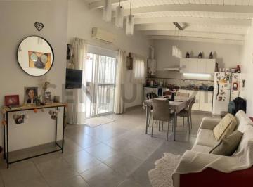 Departamento · 74m² · 3 Ambientes · Venta de PH 3 Ambientes con Patio en Piñeyro, Avellaneda.
