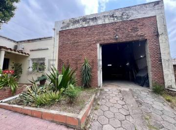 Bodega-Galpón · 265m² · 8 Ambientes · Venta Galpon + Casa 3 Dorm Barrio Parque Capital